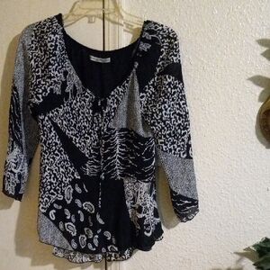 Women's Black and White Patterned Top